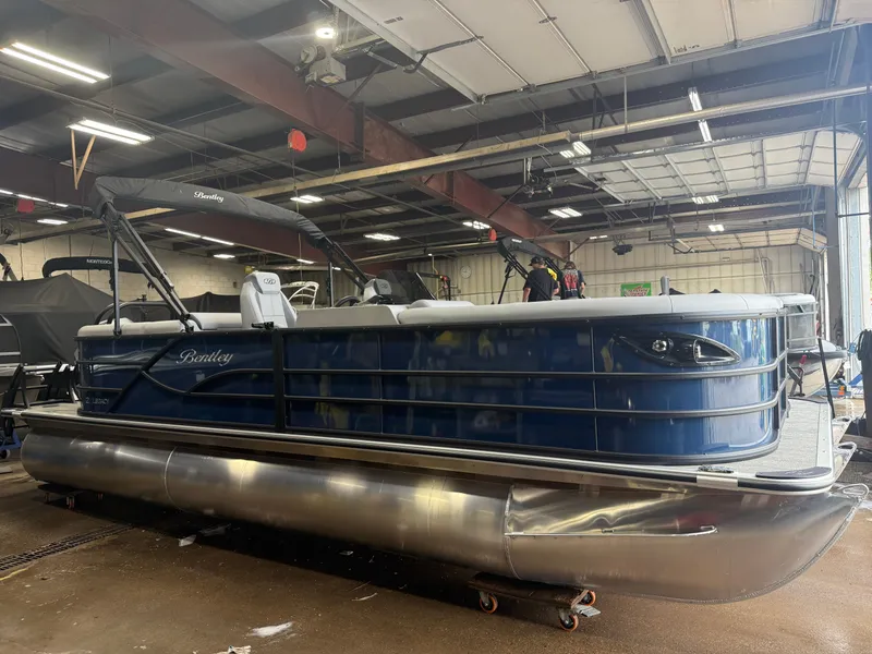 Slide: The Image of Bentley Pontoons Legacy 223 Navigator Quad Lounge Tritoon & Honda 4-Stroke EFI 2026 - 44