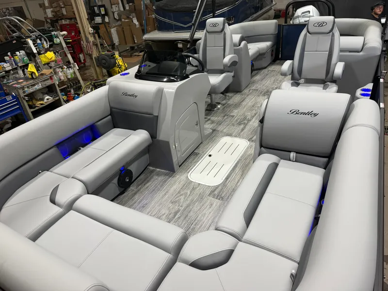 Slide: The Image of Bentley Pontoons Legacy 223 Navigator Quad Lounge Tritoon & Honda 4-Stroke EFI 2026 - 32