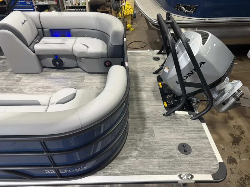 Slide: The Image of Bentley Pontoons Legacy 223 Navigator Quad Lounge Tritoon & Honda 4-Stroke EFI 2026 - 5