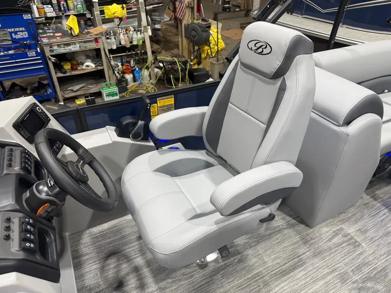 Slide: The Image of Bentley Pontoons Legacy 223 Navigator Quad Lounge Tritoon & Honda 4-Stroke EFI 2026 - 13