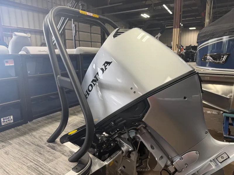 Slide: The Image of Bentley Pontoons Legacy 223 Navigator Quad Lounge Tritoon & Honda 4-Stroke EFI 2026 - 40