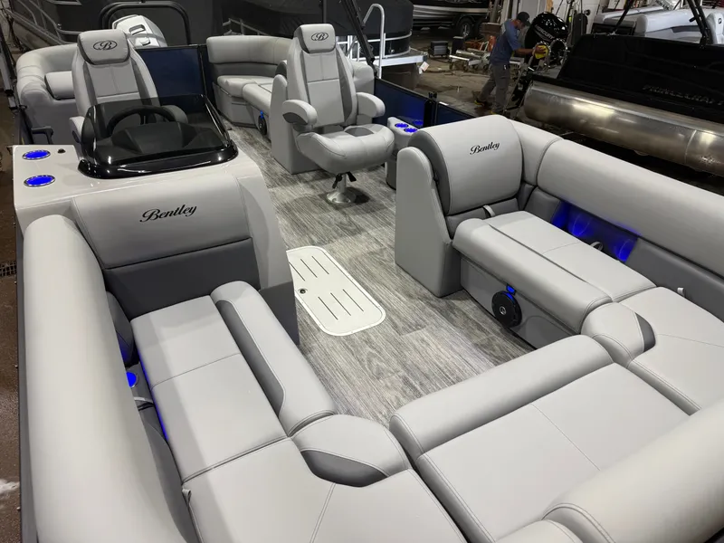 Slide: The Image of Bentley Pontoons Legacy 223 Navigator Quad Lounge Tritoon & Honda 4-Stroke EFI 2026 - 31