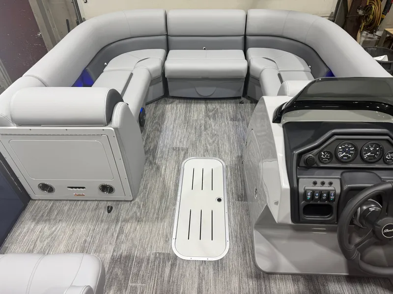 Slide: The Image of Bentley Pontoons Legacy 223 Navigator Quad Lounge Tritoon & Honda 4-Stroke EFI 2026 - 10