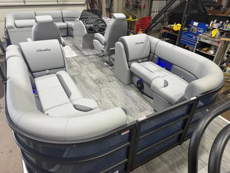 Slide: The Image of Bentley Pontoons Legacy 223 Navigator Quad Lounge Tritoon & Honda 4-Stroke EFI 2026 - 20