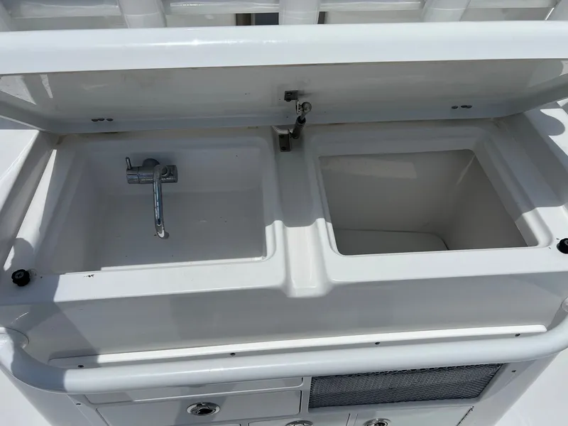 Slide: The Image of Sportsman Masters 267OE Bay Boat 2021 - 43