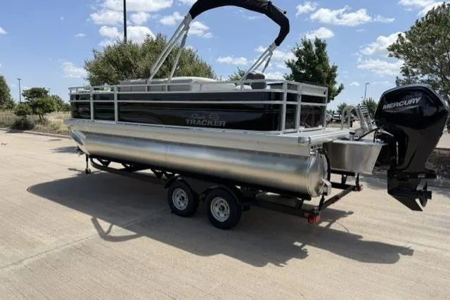 The Image of Sun Tracker Fishin' Barge 20 DLX 2026 - undefined