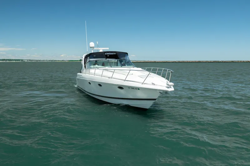 Slide: The Image of 2000 Formula 41 Performance Cruiser on open water under clear blue sky. - 7
