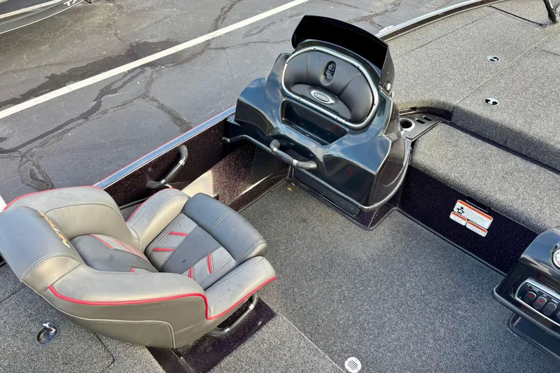 Slide: The Image of 2018 Nitro Z18 boat interior with seating and control panel, featuring sleek design and modern amenities. - 7
