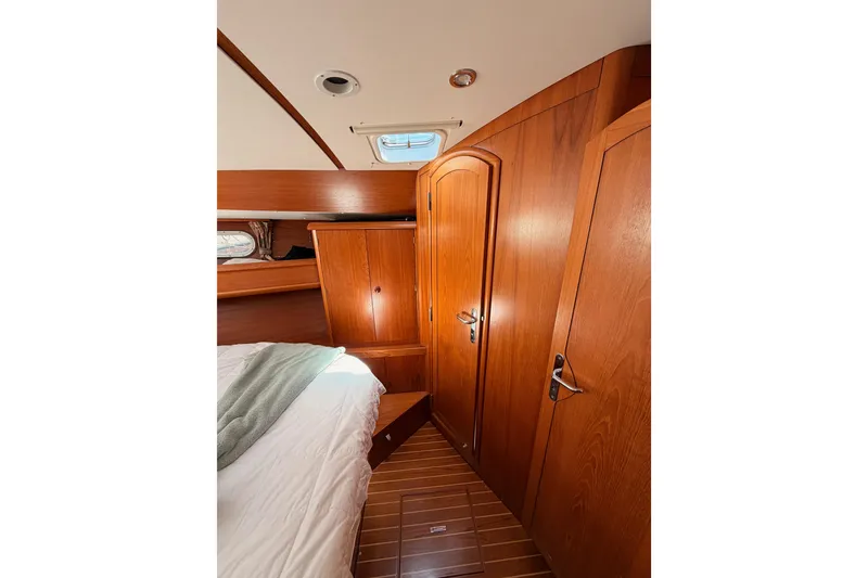 Slide: The Image of Interior of 1999 Jeanneau Sun Odyssey 45.2 yacht cabin with wooden finish. - 68