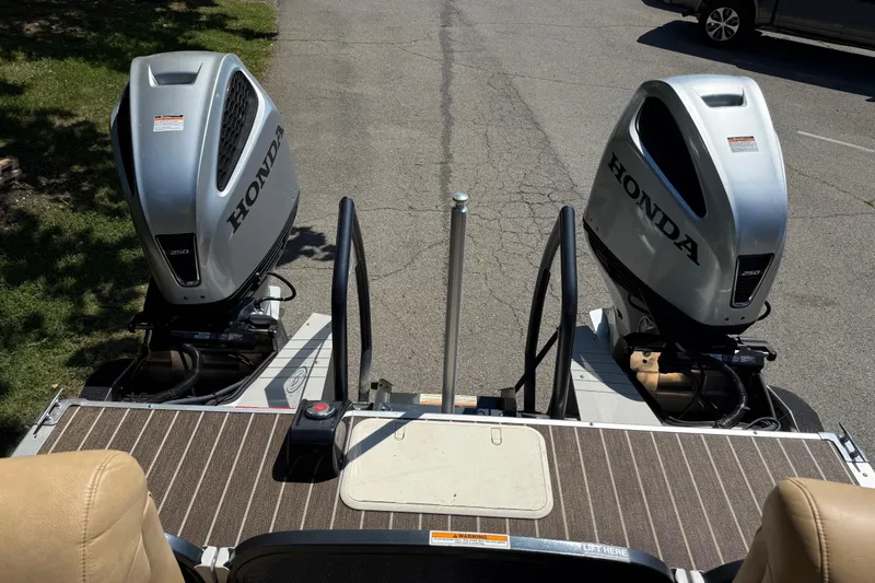 Slide: The Image of 2023 Premier 270 Intrigue RF boat with dual Honda 250 outboard motors. - 11
