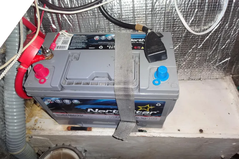 Slide: The Image of Battery installation in a 1996 Lagoon 35 CCC boat, featuring NorthStar AGM battery. - 107