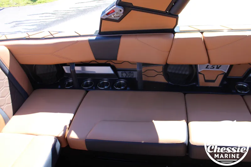 Slide: The Image of Malibu Wakesetter 23 LSV 2026 - 15
