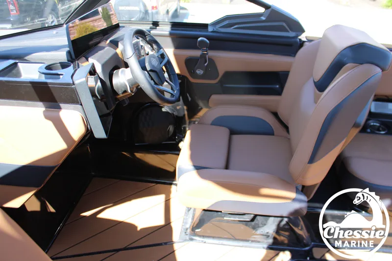 Slide: The Image of Malibu Wakesetter 23 LSV 2026 - 19