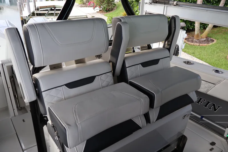 Slide: The Image of Luxury seating on 2021 Blackfin 272 CC boat, featuring modern design and comfort. - 34