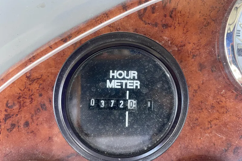 Slide: The Image of Hour meter reading 372 hours on 2006 Bayliner 305 boat dashboard. - 13