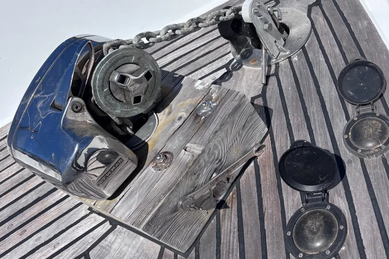 Slide: The Image of Anchor windlass on 1985 Transpacific Marine Pacific Eagle 32 yacht deck. - 42