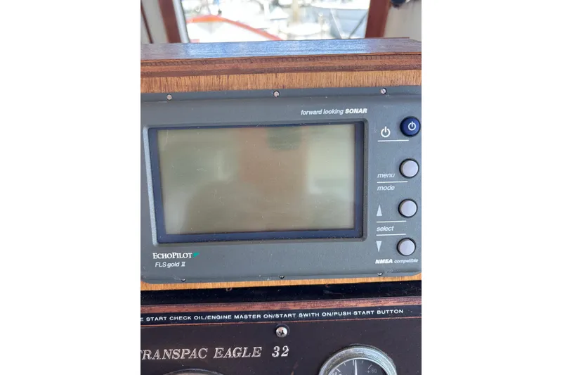 Slide: The Image of EchoPilot FLS Gold II sonar display on 1985 Transpacific Marine Pacific Eagle 32 yacht. - 44