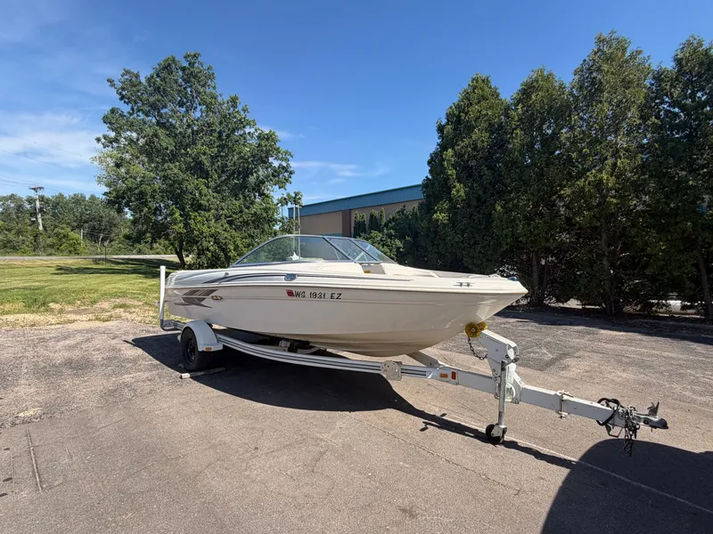 The Image of Sea Ray 180 Bow Rider 2001 - 0