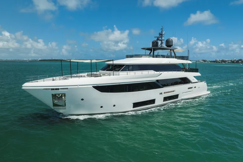 Slide: The Image of Custom Navetta 33 2023 - 1