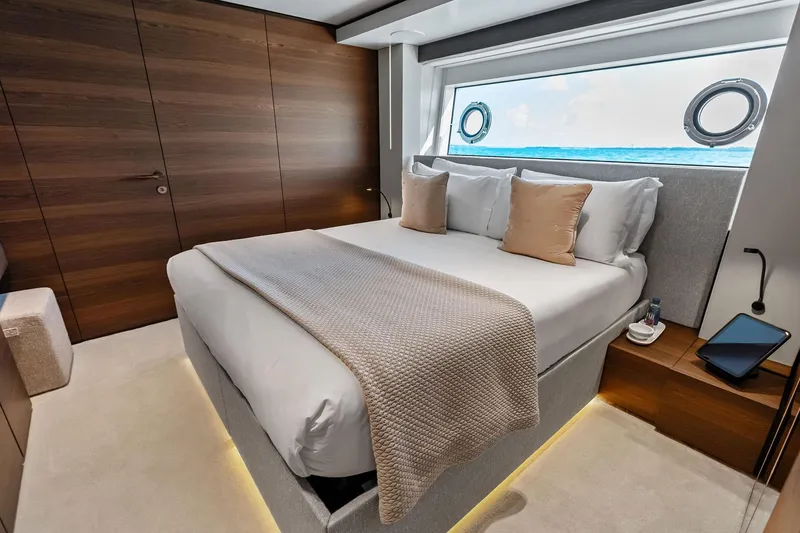 Slide: The Image of Custom Navetta 33 2023 - 103