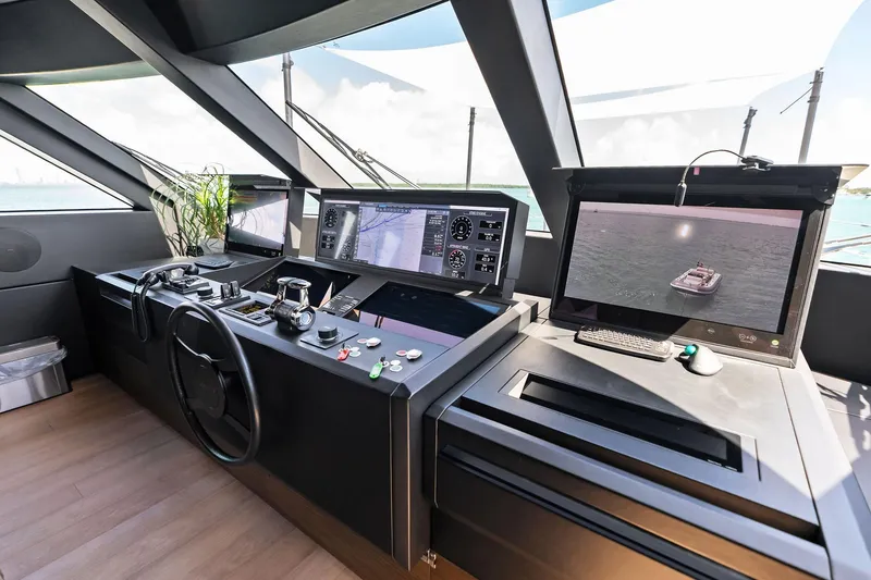 Slide: The Image of Custom Navetta 33 2023 - 120