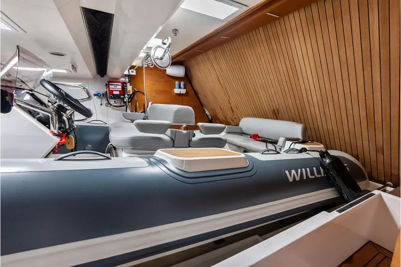 Slide: The Image of Custom Navetta 33 2023 - 137