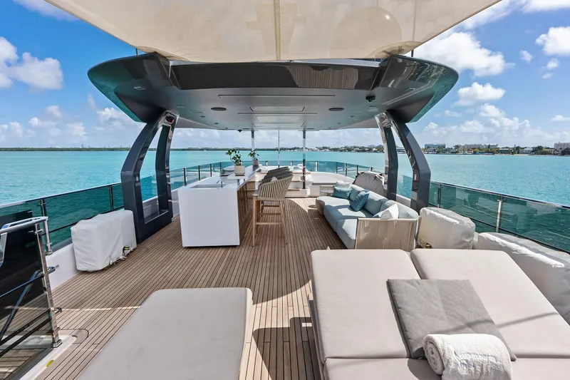 Slide: The Image of Custom Navetta 33 2023 - 21