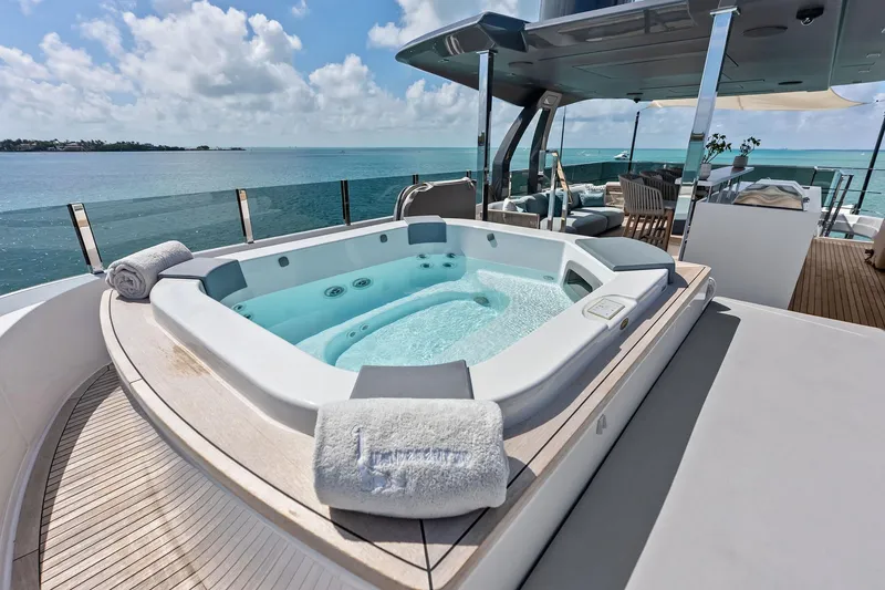Slide: The Image of Custom Navetta 33 2023 - 30