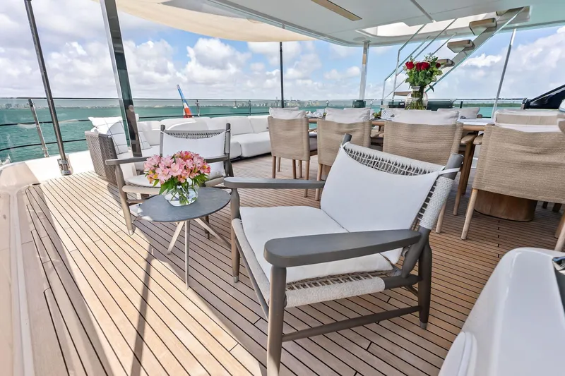 Slide: The Image of Custom Navetta 33 2023 - 40