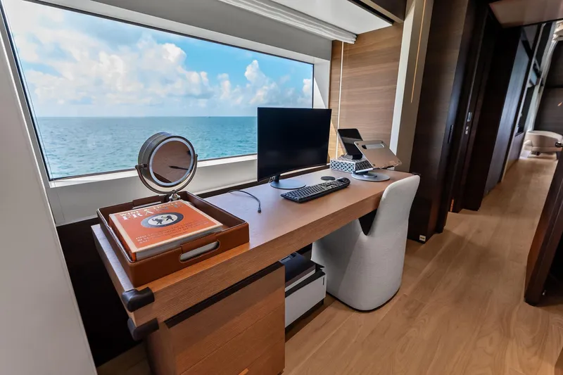 Slide: The Image of Custom Navetta 33 2023 - 78