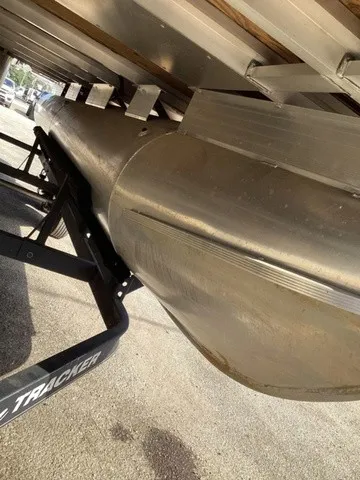 Slide: The Image of Sun Tracker Fishin' Barge 20 DLX 2020 - 42