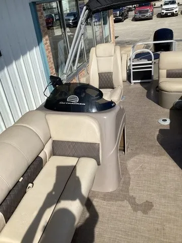 Slide: The Image of Sun Tracker Fishin' Barge 20 DLX 2020 - 18