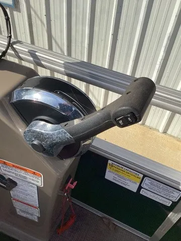 Slide: The Image of Sun Tracker Fishin' Barge 20 DLX 2020 - 34
