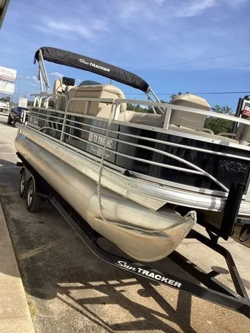 Slide: The Image of Sun Tracker Fishing Barge DLX 20 2020 - 42