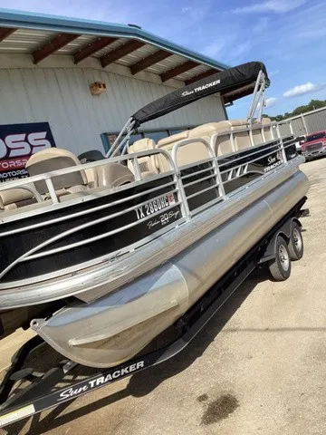 Slide: The Image of Sun Tracker Fishing Barge DLX 20 2020 - 13