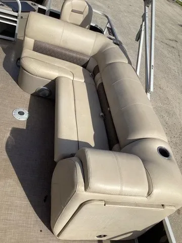 Slide: The Image of Sun Tracker Fishing Barge DLX 20 2020 - 19
