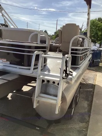 Slide: The Image of Sun Tracker Fishing Barge DLX 20 2020 - 3