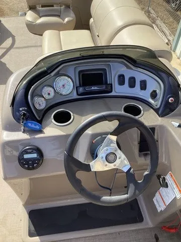 Slide: The Image of Sun Tracker Fishing Barge DLX 20 2020 - 33