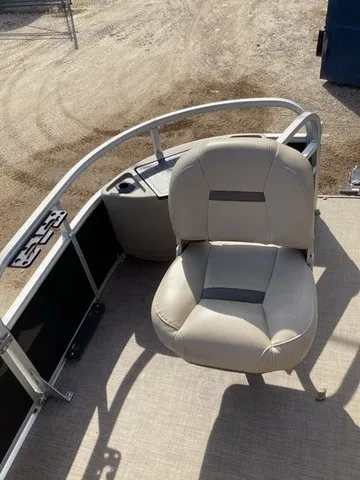 Slide: The Image of Sun Tracker Fishing Barge DLX 20 2020 - 17