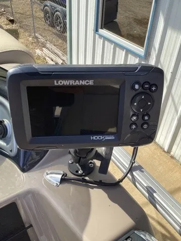 Slide: The Image of Sun Tracker Fishing Barge DLX 20 2020 - 30