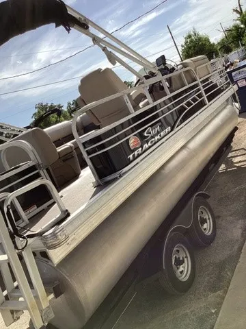Slide: The Image of Sun Tracker Fishing Barge DLX 20 2020 - 46