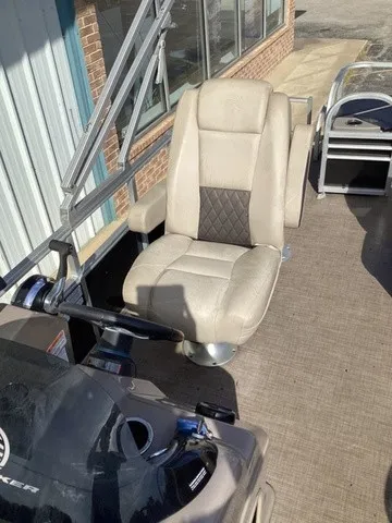 Slide: The Image of Sun Tracker Fishing Barge DLX 20 2020 - 20