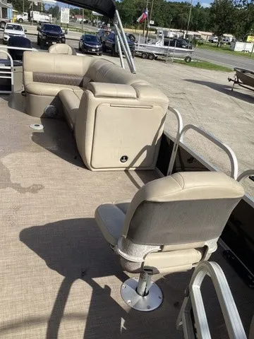 Slide: The Image of Sun Tracker Fishing Barge DLX 20 2020 - 38