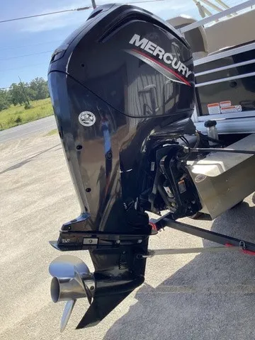 Slide: The Image of Sun Tracker Fishing Barge DLX 20 2020 - 5