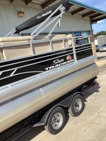 Slide: The Image of Sun Tracker Fishing Barge DLX 20 2020 - 12