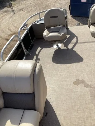 Slide: The Image of Sun Tracker Fishing Barge DLX 20 2020 - 35