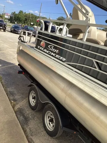 Slide: The Image of Sun Tracker Fishing Barge DLX 20 2020 - 44