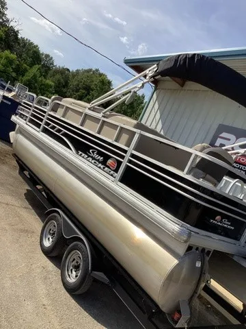 Slide: The Image of Sun Tracker Fishing Barge DLX 20 2020 - 10