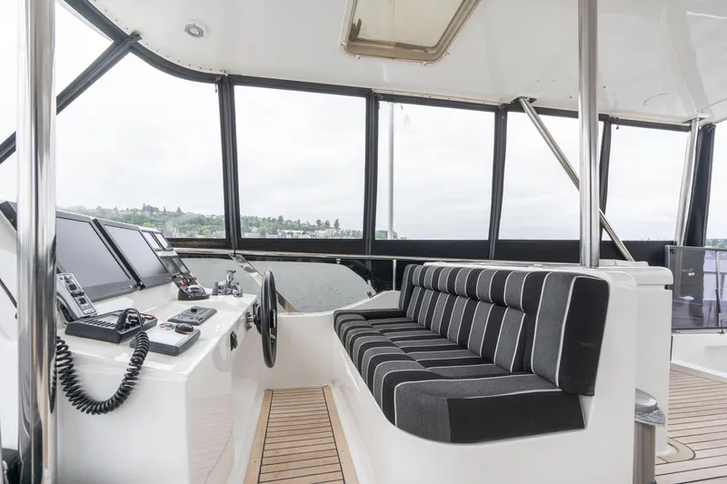 Slide: The Image of Vitech 68' Vitech Pilothouse 1999 - 64