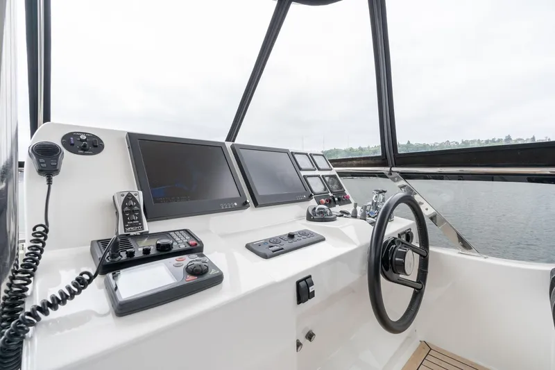 Slide: The Image of Vitech 68' Vitech Pilothouse 1999 - 66